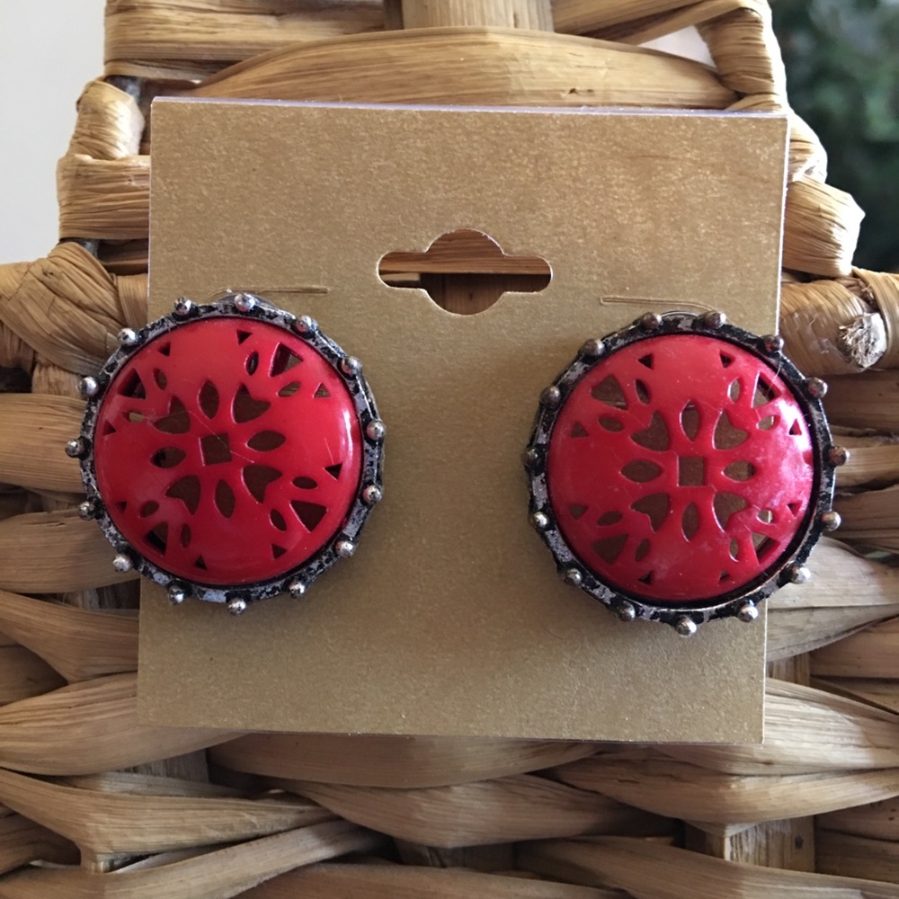 Vintage repurpose cutout pattern pierced earrings